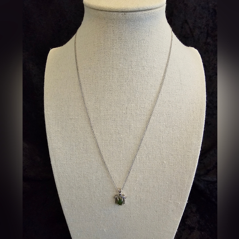 Vintage Delicate Silver-Toned Necklace w/Jade or Peridot Stone Set in Pagoda
